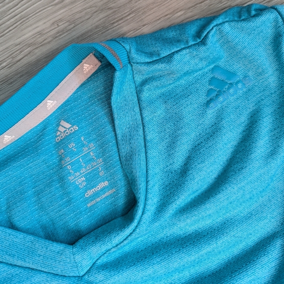 Adidas Blue technical running shirt in size S small - Picture 2 of 3